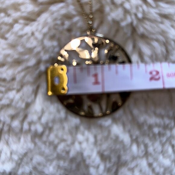 🌸HP🌸Vera Bradley Circle Medallion Necklace! - Picture 6 of 7